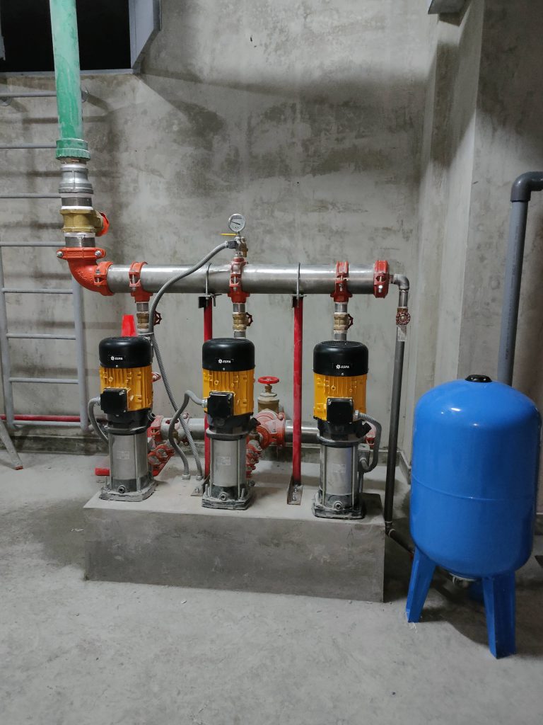 Cuarto de bombas con equipos de presión constante instalados por Hydroservice